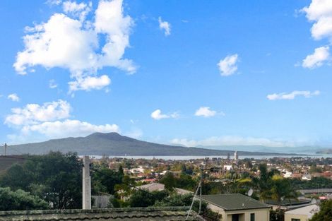 Photo of property in 53 Target Road, Totara Vale, Auckland, 0629