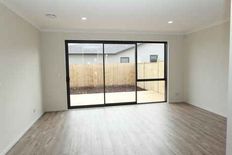 Photo of property in 5 Karokaro Road, Takanini, 2112