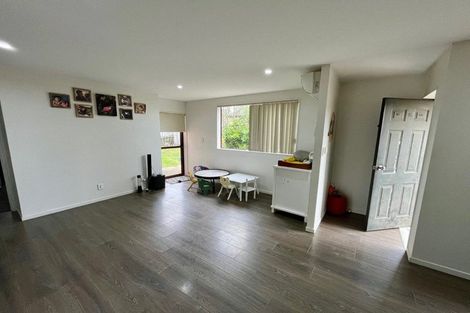 Photo of property in 57 Woodbank Drive, Glen Eden, Auckland, 0602