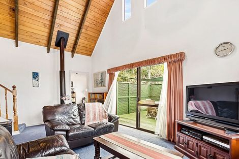 Photo of property in 2/10b Eastglen Road, Glen Eden, Auckland, 0602