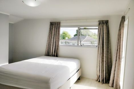 Photo of property in 3 Woodhouse Place, West Harbour, Auckland, 0618