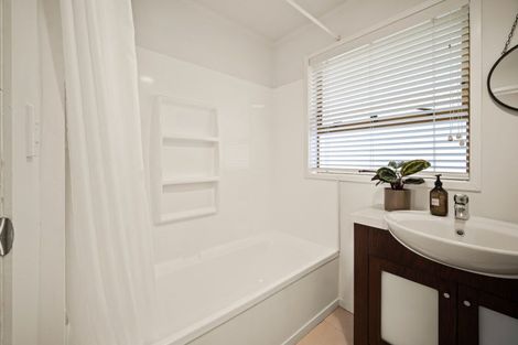 Photo of property in 98 Huia Road, Point Chevalier, Auckland, 1022