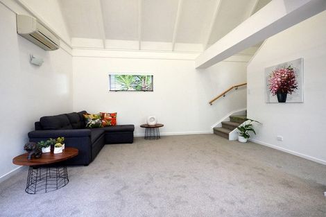 Photo of property in 2/99 Balmain Road, Birkenhead, Auckland, 0626