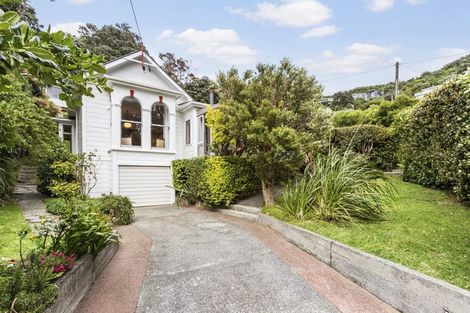 Photo of property in 1 Valley Street, Island Bay, Wellington, 6023