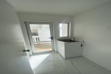 Photo of property in 1/80 Borich Road, Sunnyvale, Auckland, 0612