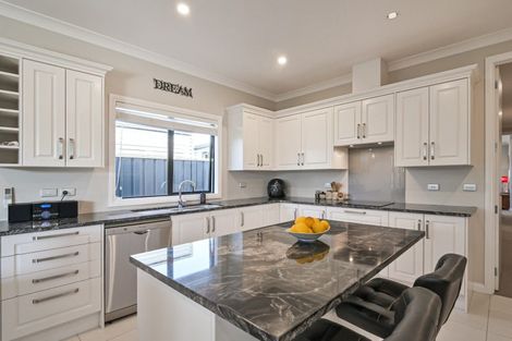 Photo of property in 5 Aoraki Road, Poraiti, Napier, 4112