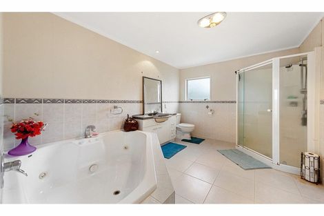 Photo of property in 7 Piper Place, Goodwood Heights, Auckland, 2105