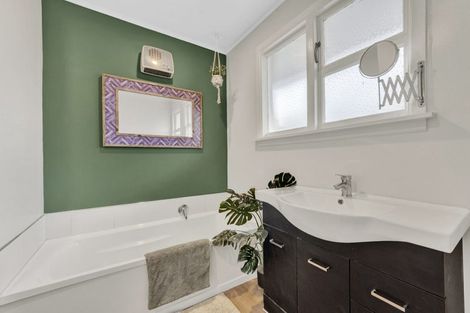 Photo of property in 258 Main North Road, Redwood, Christchurch, 8051