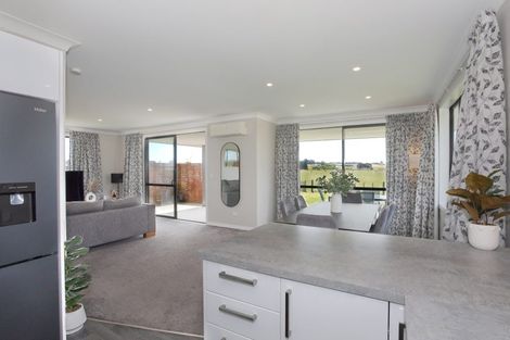 Photo of property in 6 George Street, Bulls, 4818