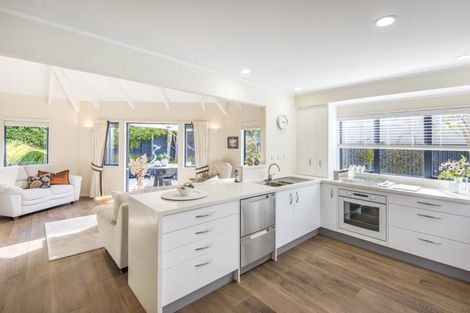 Photo of property in 24 Niccol Avenue, Narrow Neck, Auckland, 0624