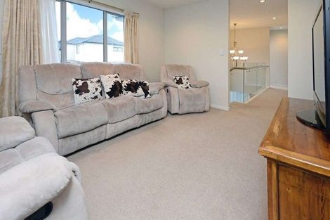 Photo of property in 25 Andy Crescent, Flat Bush, Auckland, 2016