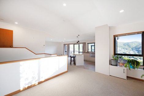 Photo of property in 16a Parklands Drive, Karori, Wellington, 6012