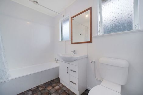 Photo of property in 19 Normandy Place, Henderson, Auckland, 0610