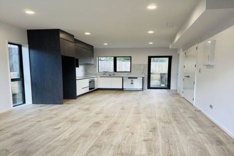 Photo of property in 5/16 Buisson Glade, West Harbour, Auckland, 0618