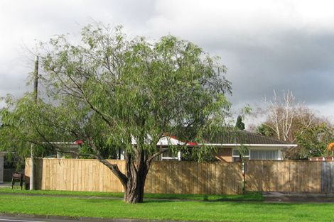 Photo of property in 100 Botany Road, Botany Downs, Auckland, 2010
