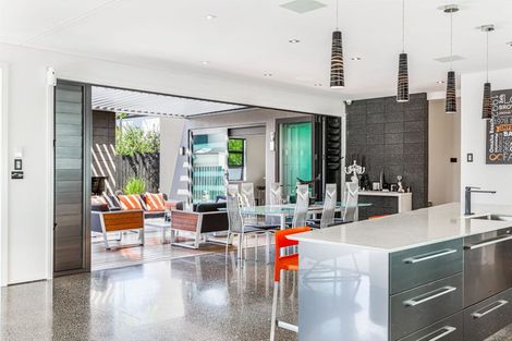 Photo of property in 3 Mansion Court, West Harbour, Auckland, 0618