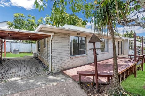 Photo of property in 2/3 Barron Drive, Green Bay, Auckland, 0604