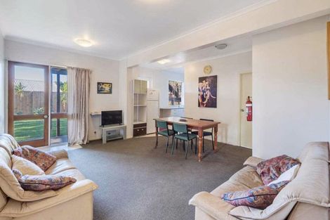 Photo of property in 40 Akoranga Drive, Northcote, Auckland, 0627