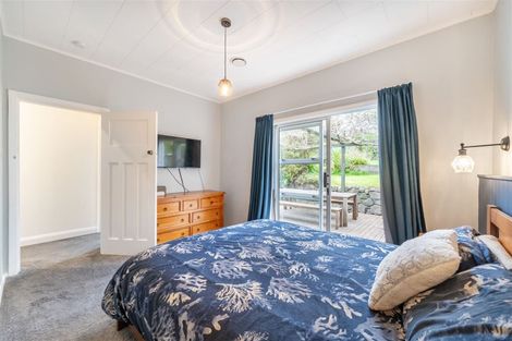 Photo of property in 6 Onehuka Road, Tirohanga, Lower Hutt, 5010