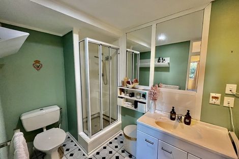 Photo of property in 15/18 Parr Terrace, Castor Bay, Auckland, 0620