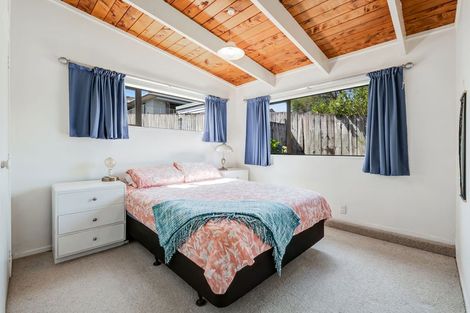 Photo of property in 25a Tindalls Bay Road, Tindalls Beach, Whangaparaoa, 0930