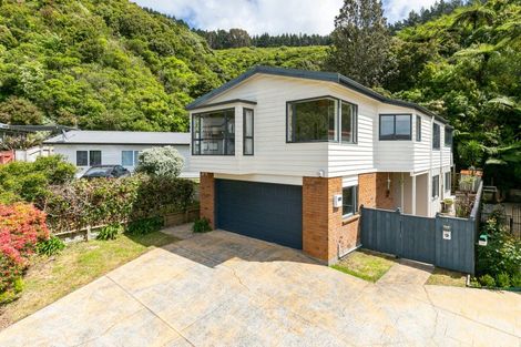 Photo of property in 68a Peterhouse Street, Tawa, Wellington, 5028