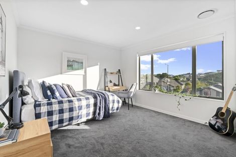 Photo of property in 16 Syd Grant Crescent, Orewa, 0931
