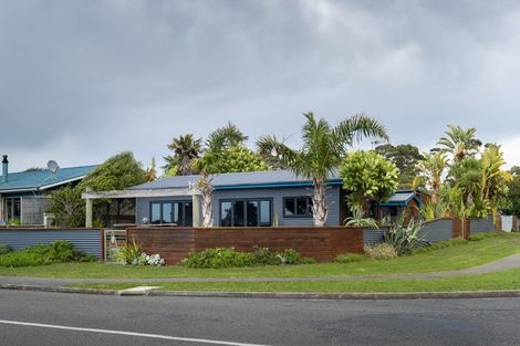 Photo of property in 98 Beach Road, Haumoana, 4102