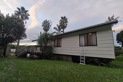Photo of property in 2/8 Camilla Grove, Totara Vale, Auckland, 0629