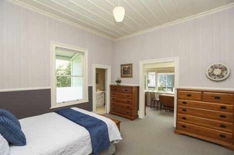 Photo of property in 162a Mangorei Road, Merrilands, New Plymouth, 4312