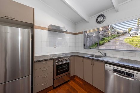 Photo of property in 4/191 Titirangi Road, Titirangi, Auckland, 0604