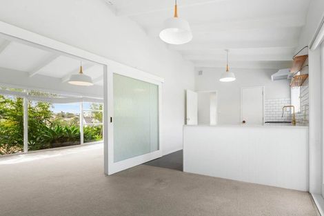 Photo of property in 46 Woodstock Road, Forrest Hill, Auckland, 0620