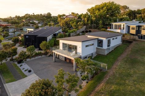 Photo of property in 28 Robertson Street, Raglan, 3225