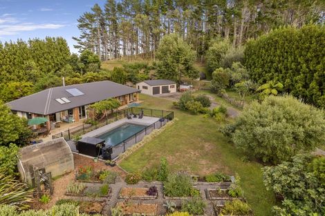 Photo of property in 1096 Egmont Road, Egmont Village, New Plymouth, 4372