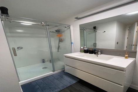 Photo of property in 32 Meadowood Drive, Unsworth Heights, Auckland, 0632