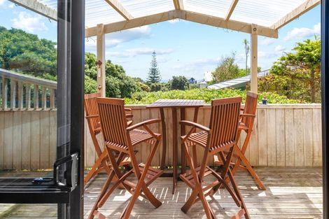 Photo of property in 14 Hughes Street, Waikanae Beach, Waikanae, 5036