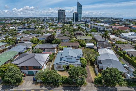 Photo of property in 7 Esmonde Road, Takapuna, Auckland, 0622