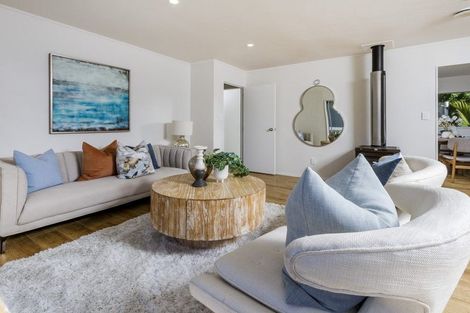 Photo of property in 1/24 Sandown Road, Rothesay Bay, Auckland, 0630