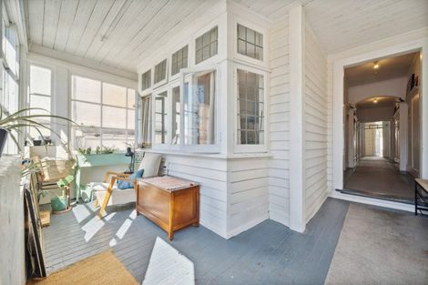 Photo of property in 230 Oriental Parade, Oriental Bay, Wellington, 6011