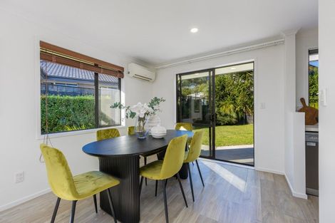 Photo of property in 33 Admirals Court Drive, Greenhithe, Auckland, 0632