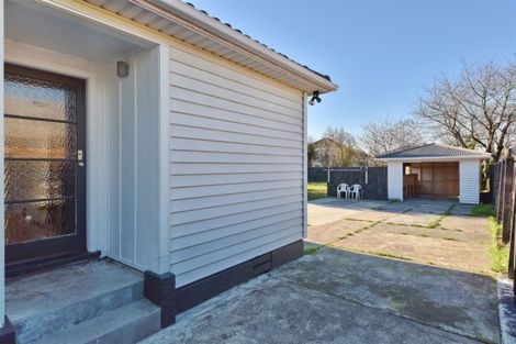 Photo of property in 16 Bateman Avenue, Bryndwr, Christchurch, 8053