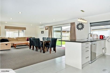 Photo of property in 6 Allgood Place, Rototuna North, Hamilton, 3210