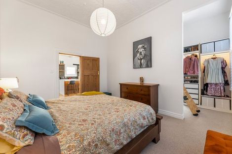 Photo of property in 127 Hargest Crescent, Saint Clair, Dunedin, 9012