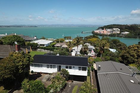 Photo of property in 24 Palmerston Road, Birkenhead, Auckland, 0626