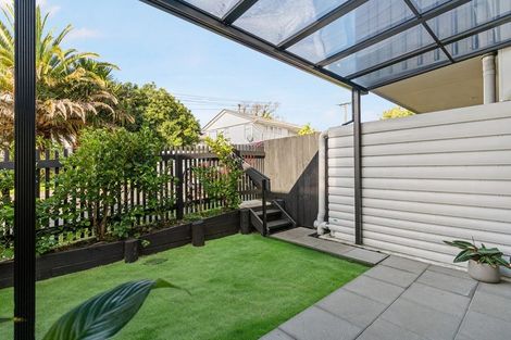 Photo of property in 2/4 Harry Ward Place, Henderson, Auckland, 0610