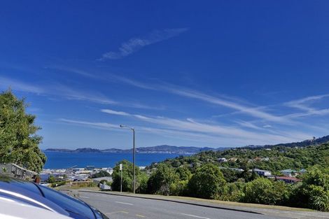 Photo of property in 2/112 Dowse Drive, Maungaraki, Lower Hutt, 5010