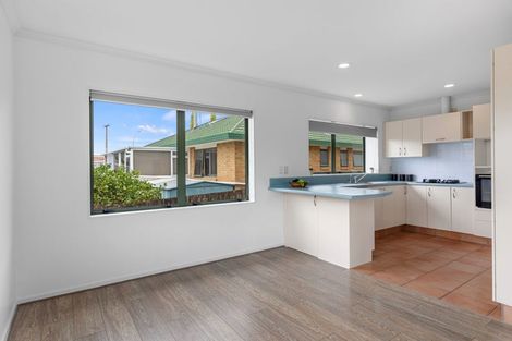 Photo of property in 5 Burnt Oak Drive, Pyes Pa, Tauranga, 3112