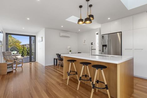 Photo of property in 15 Blakeborough Drive, Forrest Hill, Auckland, 0620