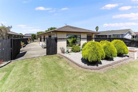 Photo of property in 9 Mccall Drive, Waiuku, 2123