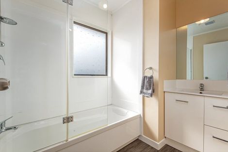 Photo of property in 19 Gladys Place, Kelvin Grove, Palmerston North, 4414